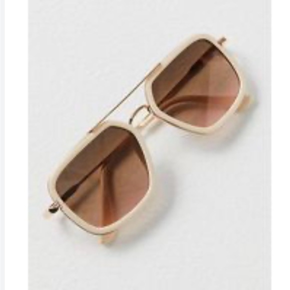 mLuna Classic Aviator
Sunglasses - Milkyway
FREE PEOPLE
NWT - Picture 9 of 10